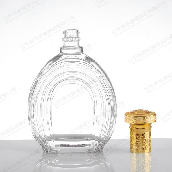 Botella de vino de vidrio transparente de 750 ml con tapa de metal tamaño personalizado aceptado para tequila y vino