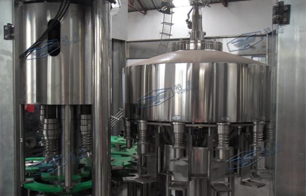 Máquina 3 industriais do enchimento da garrafa de vidro de vinho do arroz - dentro - 1 linha de enchimento quente