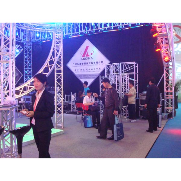 Пробка серебряной алюминиевой ферменной конструкции напольная 50×3 mm Spigot для этапа крыши