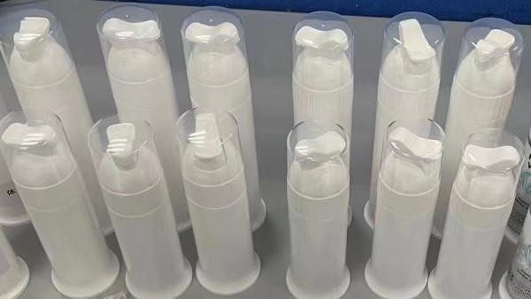 Bomba de tubo de pasta de dientes 2024 Bomba de vacío sin aire de plástico blanco personalizada para dispensador portátil