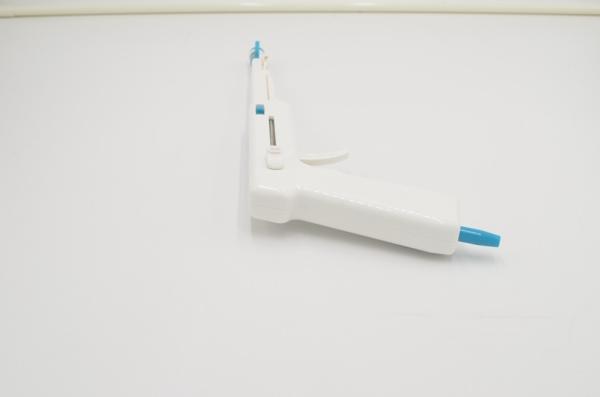 Disposable Hemorrhoid Banding Surgery , Quantitative Tightening Rubber Band Ligator