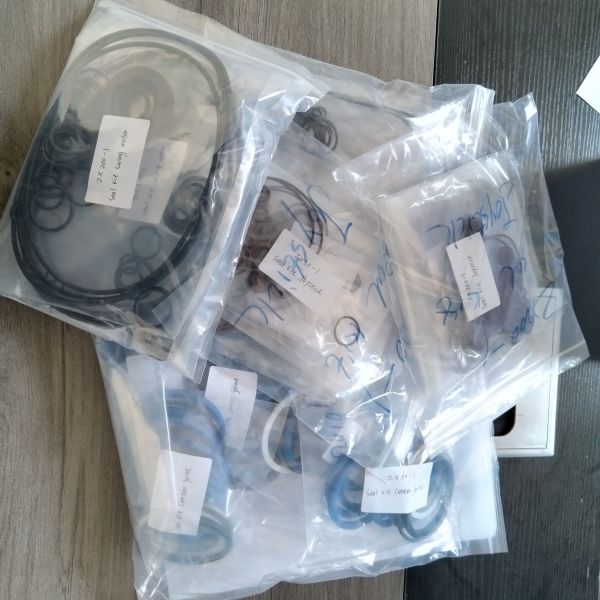 High Quality ZAX200 Hydraulic Oil Seal ZX200-1 Swing Motor Seal Kit Motor Repair Kit for Hitachi Excavator Swing Motor Seal Kit