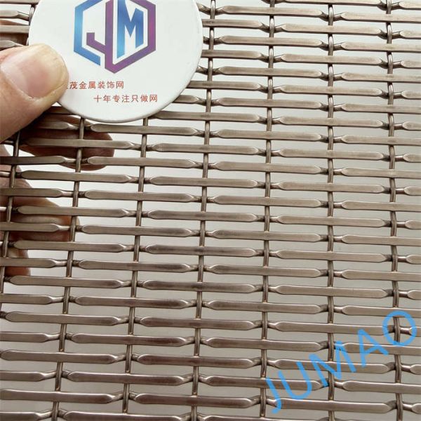 Portable Wire Mesh Room Divider Offering Easy Installation and Flexible Layout Options for Workspace Organization