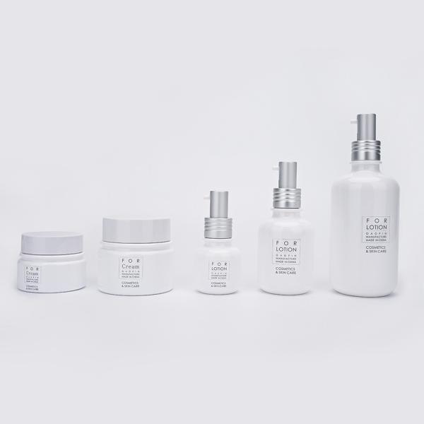Multifunctional Cosmetic Plastic Bottle with Lotion Pump in Matte or Shiny
