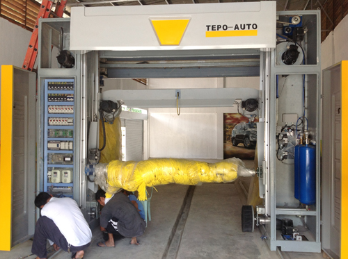Full Automatic CE Car Wash Tunnel Equipment With Low Energy Consumption