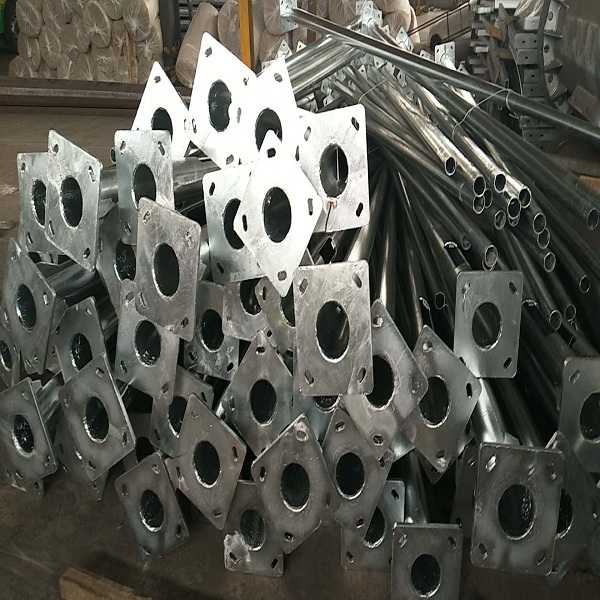 Steel Street Light Pole Galvanized / Spray Powder Surface Treatment