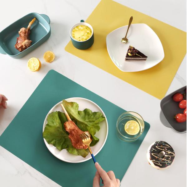 Custom Reusable Drawing BPA Free Non Slip Waterproof Dinner Table Mat Heat Resistant Silicone Placemat