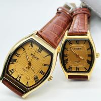 Les femmes et les hommes, une montre de couple élégant, une montre de mode de luxe, une montre au quartz.