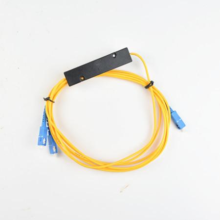 1x2 4 8 16 boîte PLC G657A1 0,9 mm SCUPC Splitter PLC à fibre optique conique pour la directivité dB ≥55