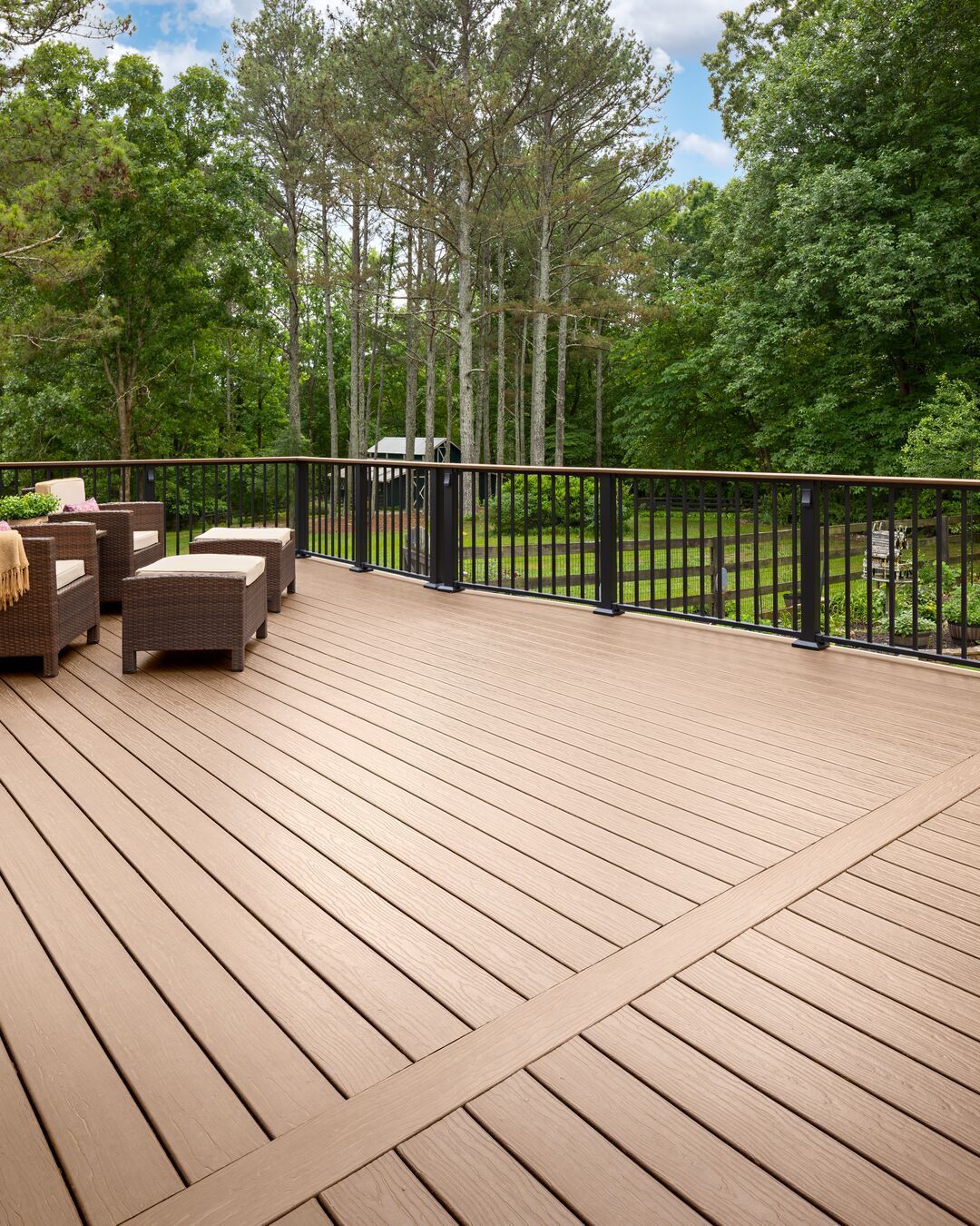 Commercial Outdoor WPC Decking Fire Retardant Sound Insulation Bulk Supply OEM