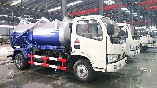 Dongfeng 4x2 Fecal Sewage Suction Truck with ITALY Vacuum Pump small 5000L Sewel Jetting