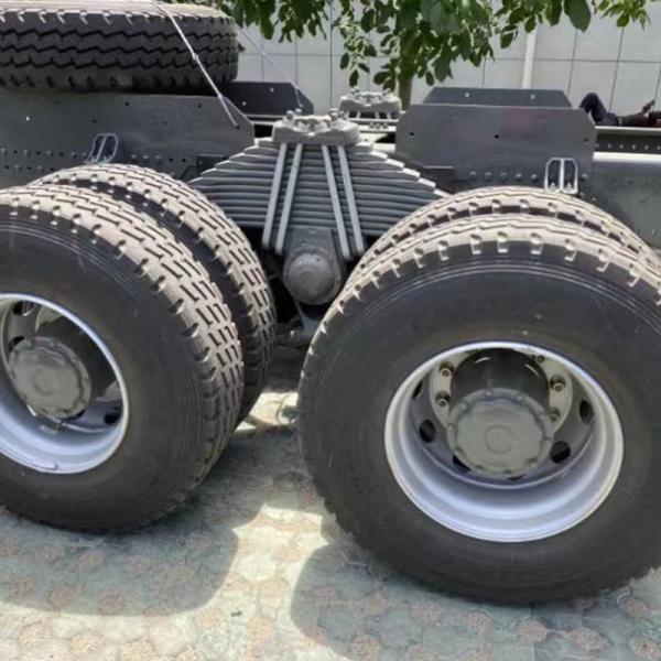 Camion benne basculante 8x4 12 roues 380CV avec conduite à droite, capacité de charge de 31 à 40 tonnes et norme d'émission Euro 2