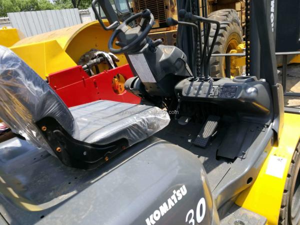 Secondhand Komatsu Original Japan Forklift Truck 3 Ton Used Diesel FD30 FD80 FD50 Forklift