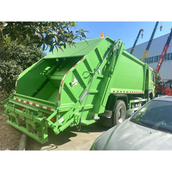 Heavy Garbage Refuse Compactor Truck HOWO 6x4 Refuse Compressor Truck 15m3 20m3