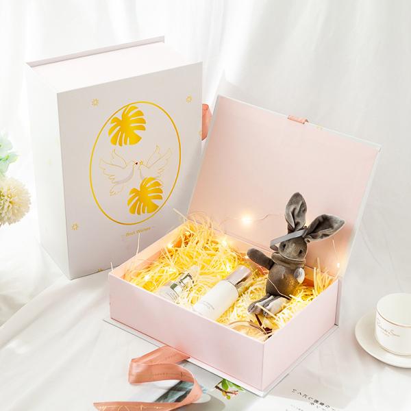 Matt Lamination Wedding Paper Gift Box , A-F Flute Wedding Sweet Box