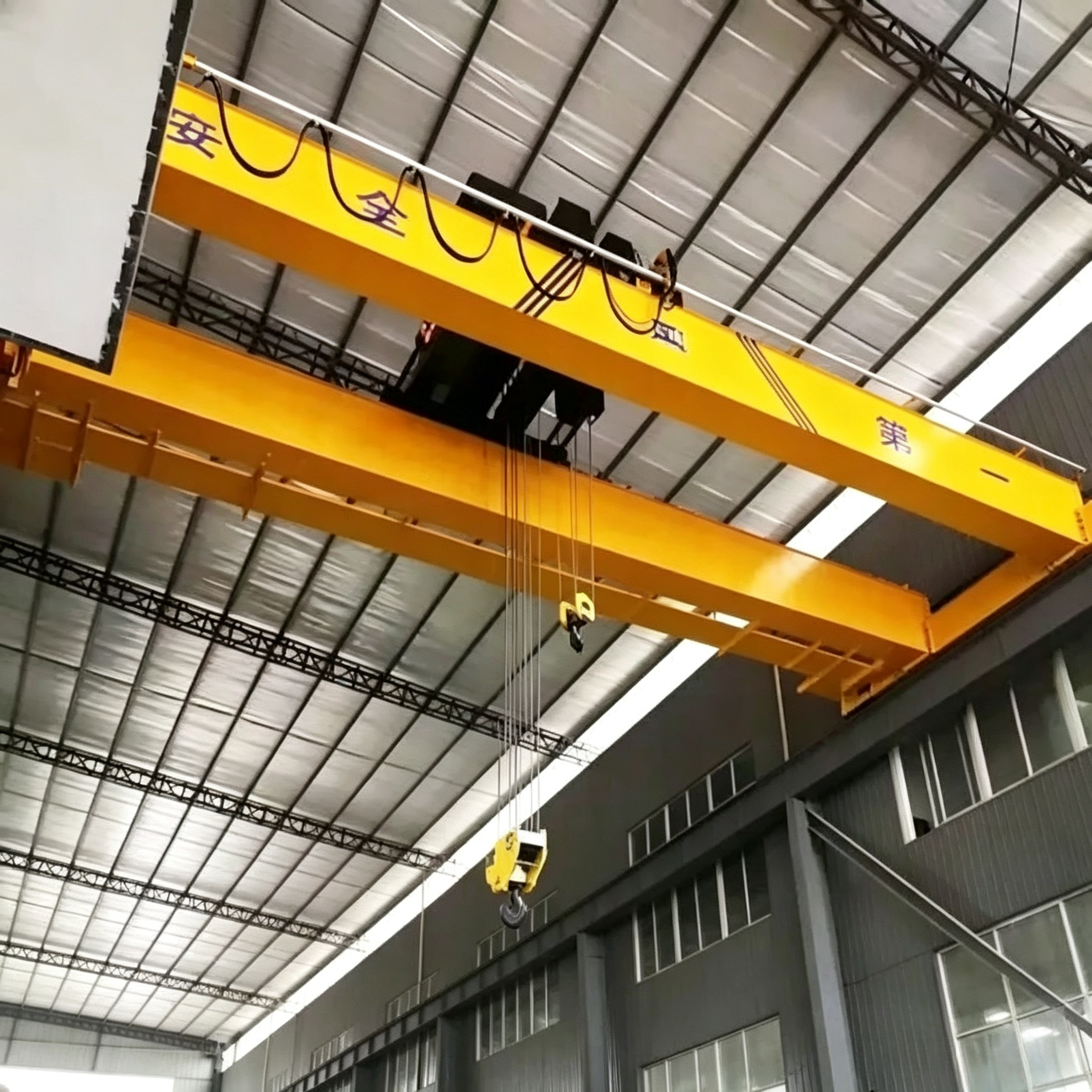 Double Girder Overhead Crane Heavy Duty Industrial Bridge Crane for Workshop Lifting Heavy Material Handling with Customized Capacity