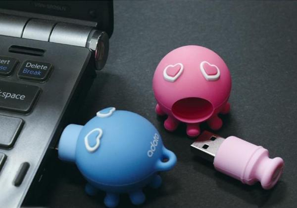O flash bonito de USB conduz o beijo da movimentação do usb do polvo