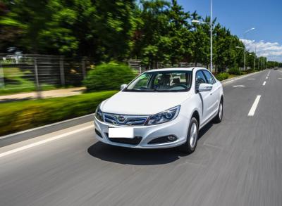 Portes électriques pures de haute performance de 305KM 400KM BYD E5 EV 4 5 sièges