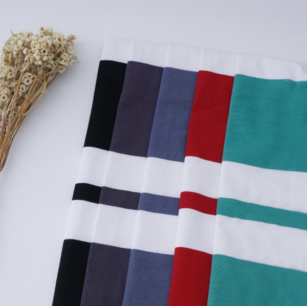Tissu tricoté à rayures doux pour la peau et non sujet à la déformation