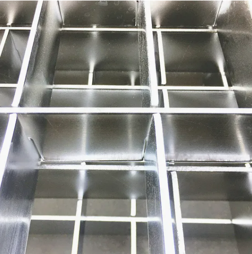 Anti Slip Galvanized Steel Grating with 100mm Cross Bar Pitch for Industrial Flooring