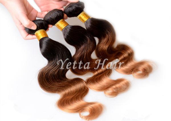 O cabelo louro de mel termina a extensão do cabelo humano de Ombre com cor de tom 3