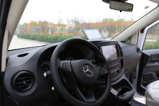 Medical Mercedes Benz Ambulance Gasoline 7 Seats 4×2 White