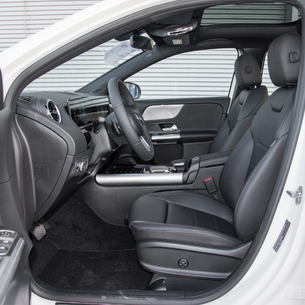 Mercedes-Benz 2023 GLA 200  version Gasolin Compact SUV Avto Electro Excellent