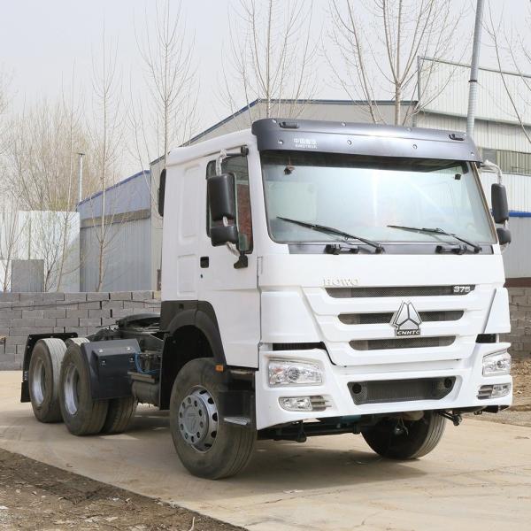 Sinotruck HOWO 6X4 Tractor Head Truck for Euro2 Emission and 400L Aluminum Oil Tanker