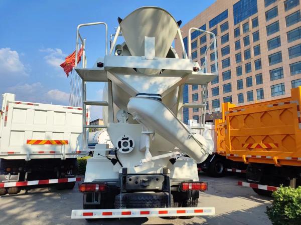 New Howo Concrete Mixer Truck 16CBM 8 X 4 Euro 2 400Hp Construction