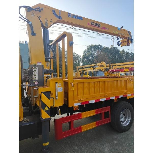 Original Double Cabin ISUZU 4x2 3.2 Tons Crane Mounted Truck