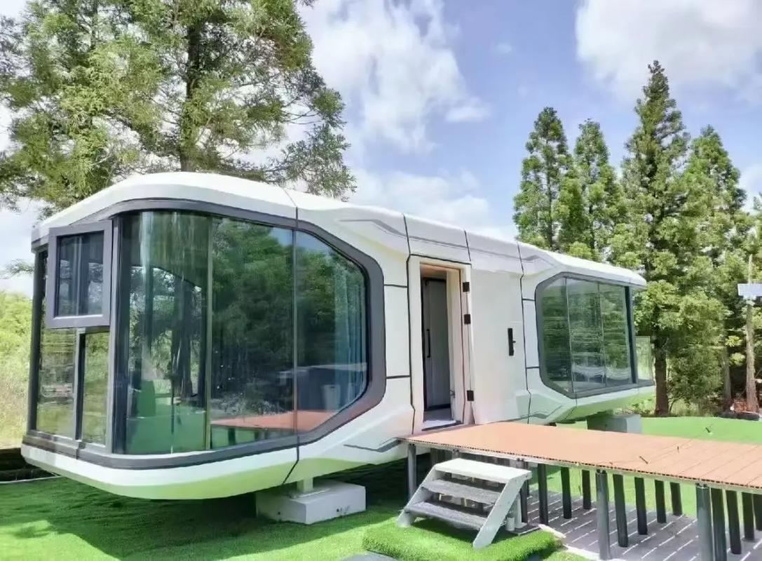 Modern Luxurious Design Camping Capsule Prefabricated Houses Waterproof Features for Hotel Use Space Environment Protection