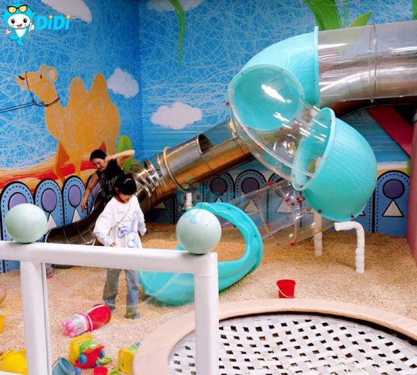 Colorful Indoor Trampoline Adventure Park Customize With Slide And Foam Pit