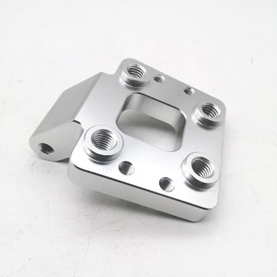 Revestimento em titânio de componentes usinados CNC de aço inoxidável