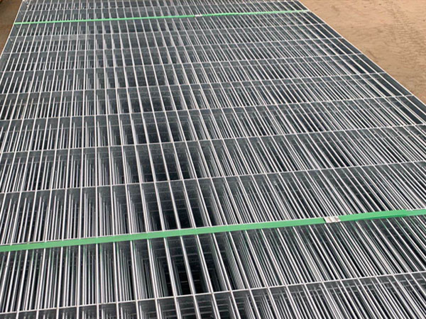 Reja galvanizada blanca de plata de la rejilla del metal para la calzada