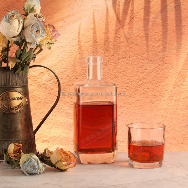 Clear Surface Handling 250ml 500ml 700ml 750ml Custom Square Empty Liquor Glass Bottles