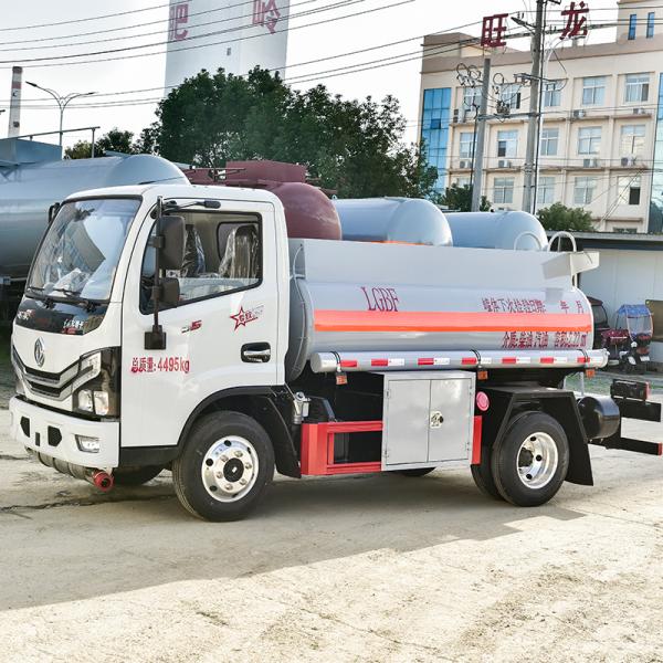 4x2 Dongfeng Small Oil Tanker Truck Horsepower 150hp Load Capacity 1 - 10T