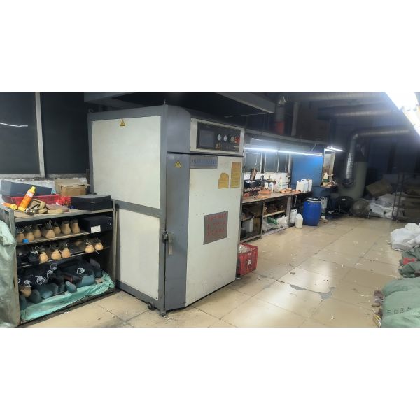 Shoe Heat Setting Machine featuring multi purpose independent heat steam and vacuum functions for versatile shoe treatment