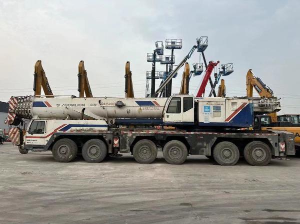 Crane de levage de 220 tonnes QAY350 Zoomlion Crane de camion d'occasion avec 4 puits en bon état