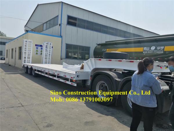 Sinotruk Heavy Duty Semi Trailers 3 Axles Low Bed Semi Trailer With Hydraulic Ladder
