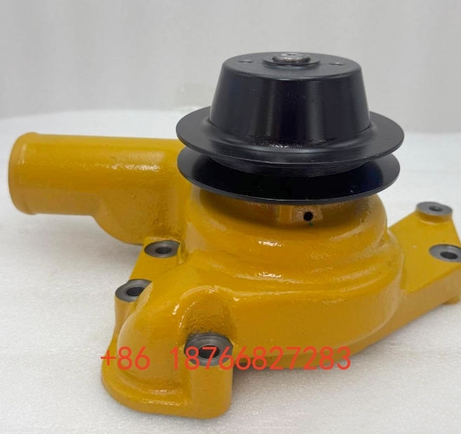 Komatsu 6D105 S6D105 S6D105-1 Engine Water Pump 6136-62-1102 6136-62-1100 for PC200-3 PC220-3 Excavator Parts