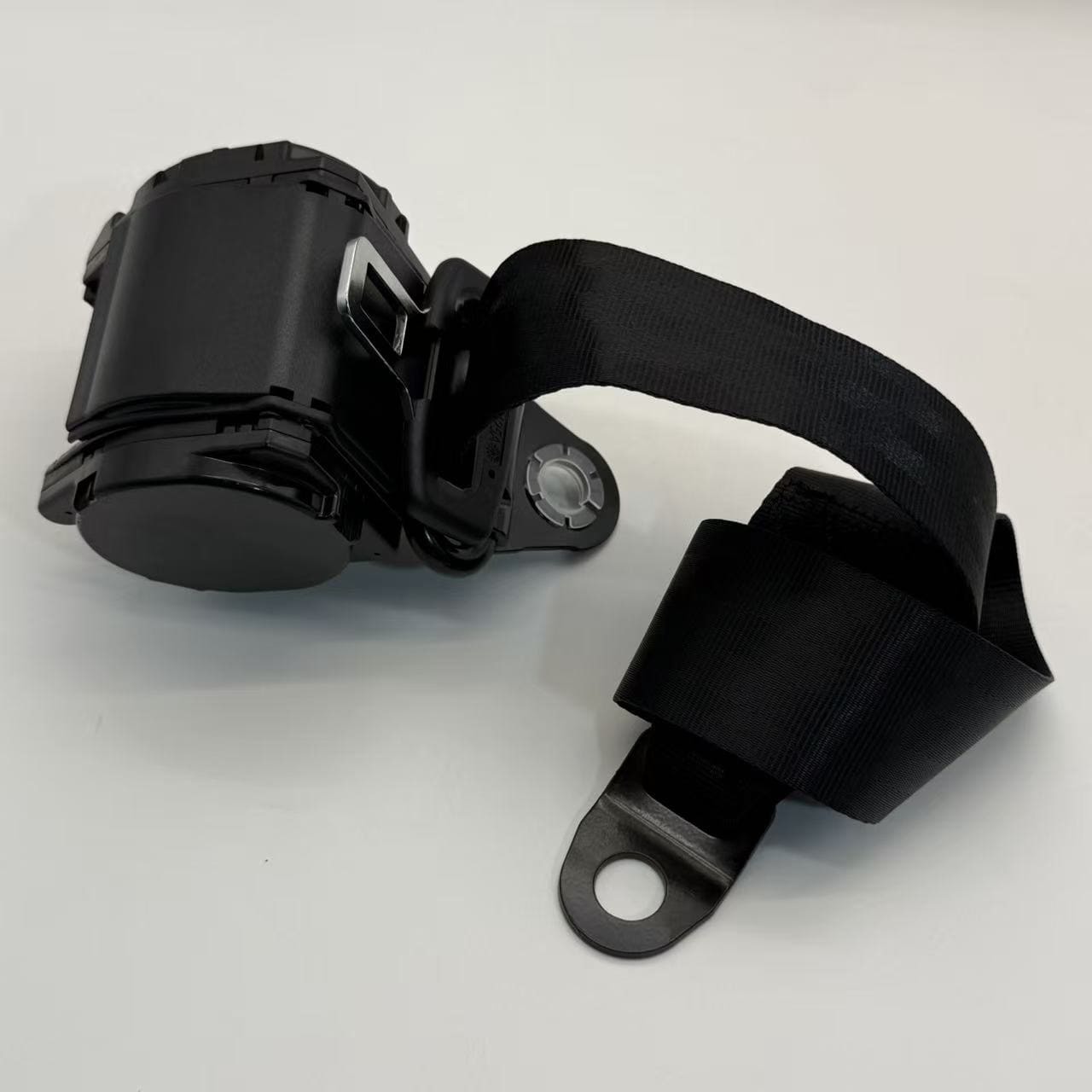 Three-Point Retractable Adjustable Safety Belt, Universal Seat Belt for Coaches, School Buses, Trucks, Vans and Forklifts