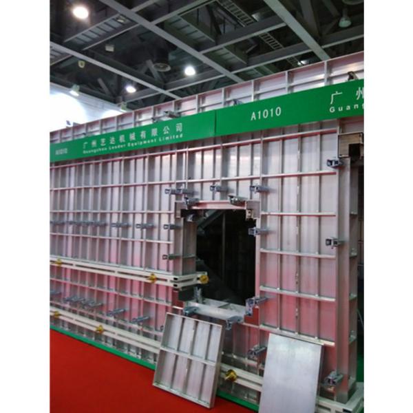 Système de coffrage modulaire en aluminium pour la construction de murs d'une épaisseur de 4 mm