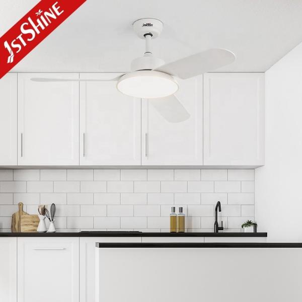 Design moderno 3 lâminas LED ventilador de teto com controle remoto e 110-240V tensão de entrada