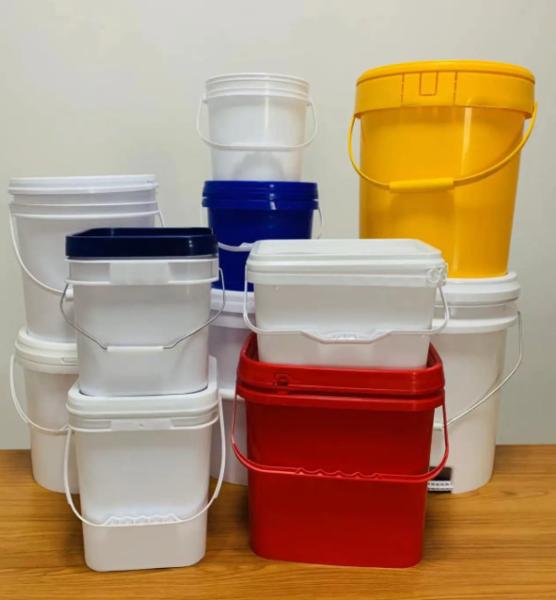 Smooth Surface 1.5mm Plastic Bucket with Seal Lid and Metal Handle for Water Paint Food Chemical Coating