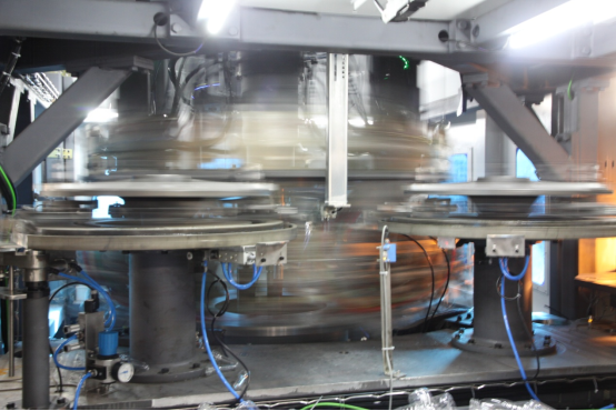 Botella automática llena del ANIMAL DOMÉSTICO de la máquina del moldeo por insuflación de aire comprimido rotatoria