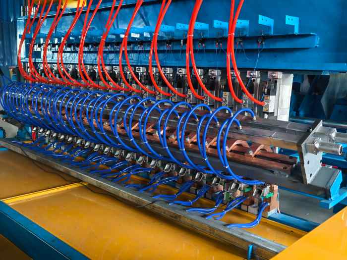 Rebar Size 4-8mm Pneumatic Welding 6m length Wire Mesh Welding Machine