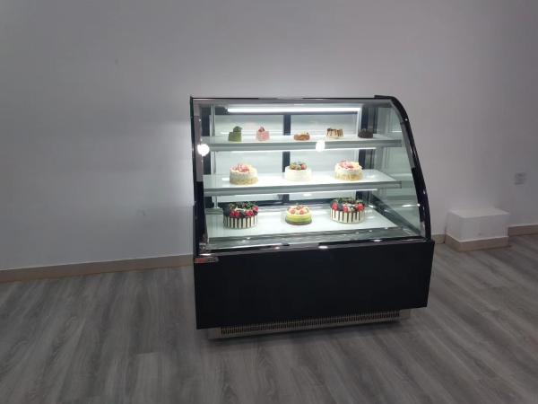 Commercial large capacity refrigerator, baking cabinet, refrigeration equipment, cake display cabinet with lamp