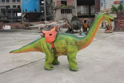O dinossauro de passeio bonde monta a fichas para a aprovação do ISO do CE da plaza da cidade