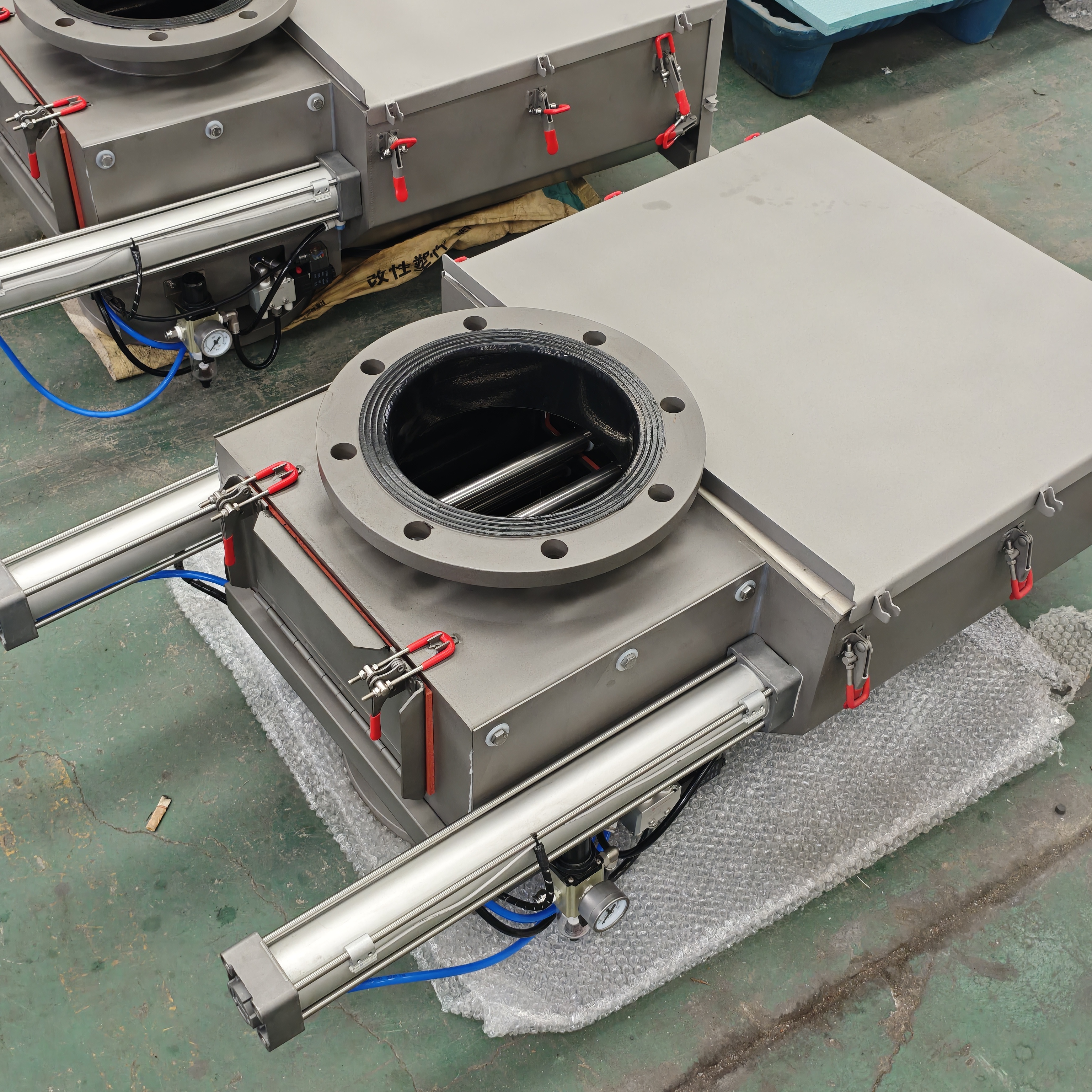 Electro Magnetic Separator Featuring Self Cleaning Drawer Type Design for Ferromagnetic Impurity Removal in Fluid and Powder