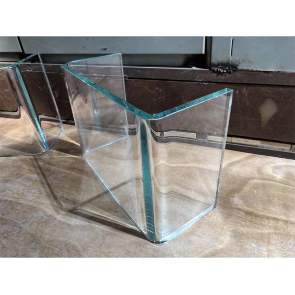 Фабрика изготавливает стекло с маленьким радиусом, изготовленное на заказ в различных формах и сложно круглое, горяче-сгибаемое стекло.